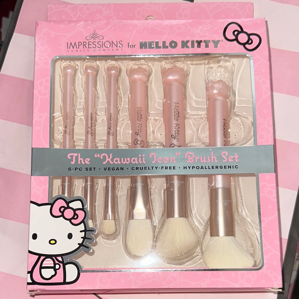 Hello Kitty Pearlescent Pink &White Brush Set